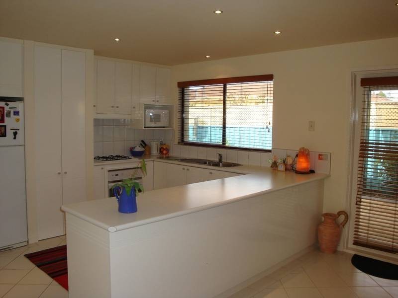 2/6 Magazine Boulevard, Golden Square VIC 3555