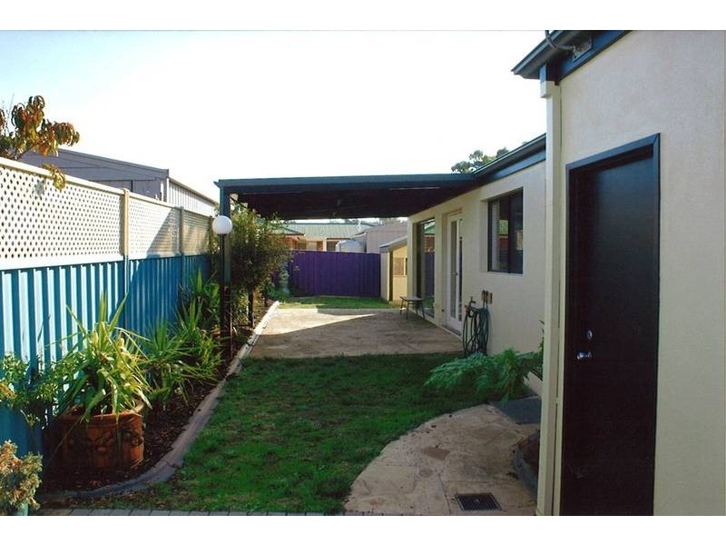 2/6 Magazine Boulevard, Golden Square VIC 3555