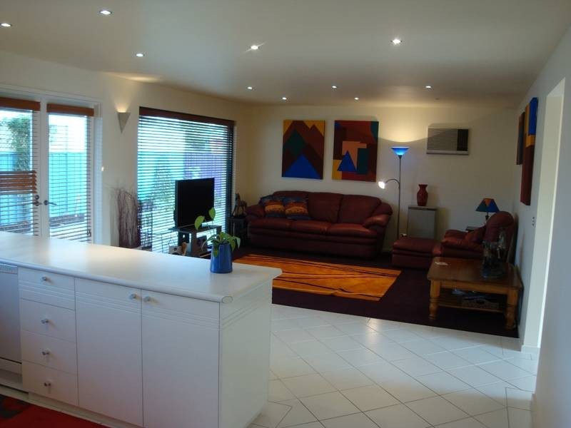 2/6 Magazine Boulevard, Golden Square VIC 3555
