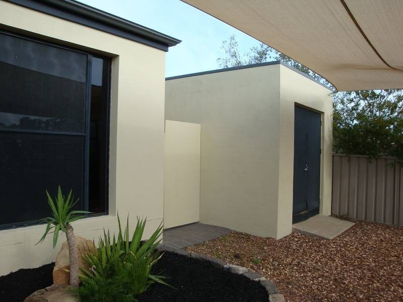 2/6 Magazine Boulevard, Golden Square VIC 3555