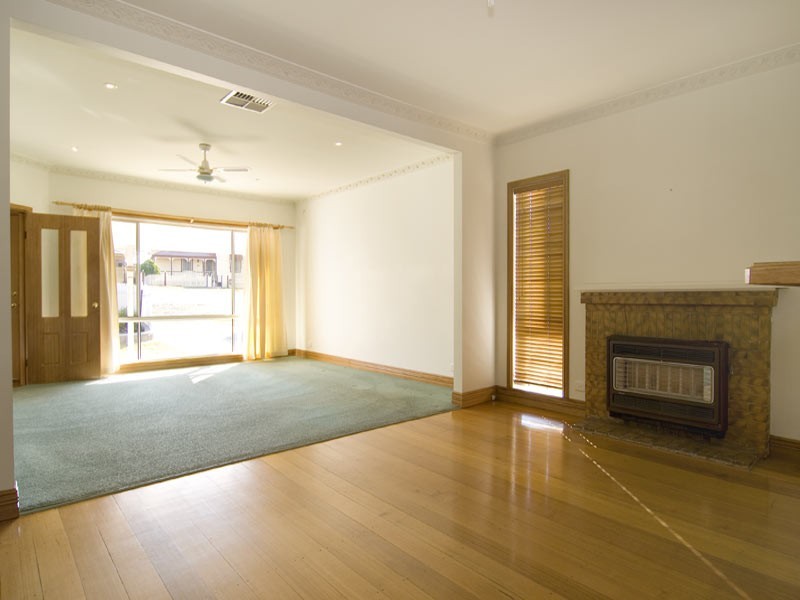 33 Adam Street, Quarry Hill VIC 3550