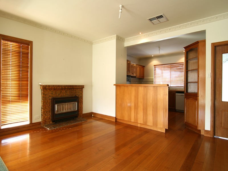 33 Adam Street, Quarry Hill VIC 3550