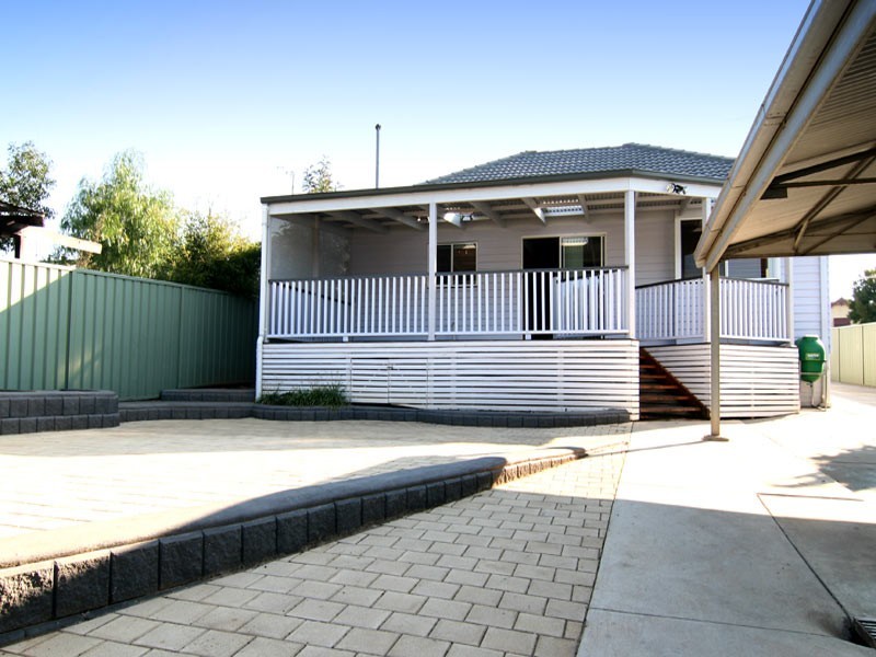 33 Adam Street, Quarry Hill VIC 3550