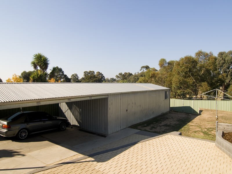 33 Adam Street, Quarry Hill VIC 3550