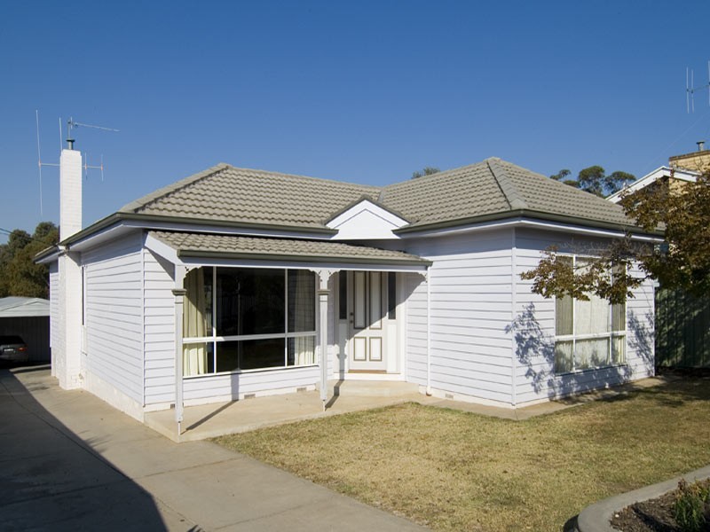 33 Adam Street, Quarry Hill VIC 3550