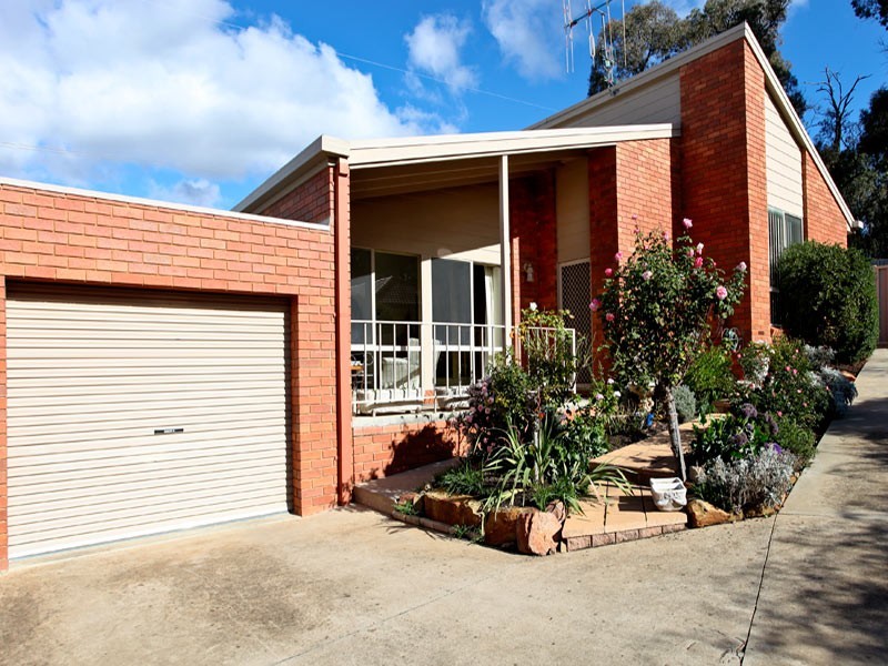 2/8 Langford Court, Strathdale VIC 3550