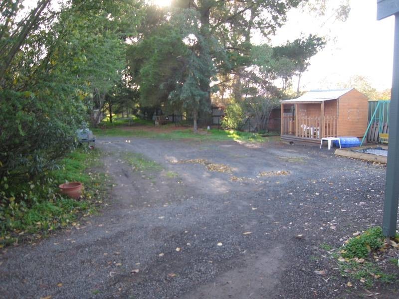 21 Crusoe Road, Kangaroo Flat VIC 3555