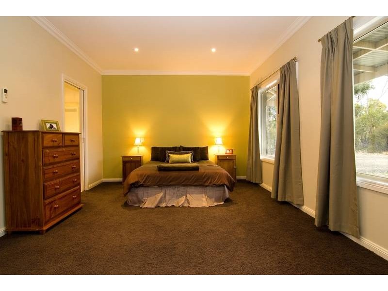 7 Floreate Drive, Junortoun VIC 3551