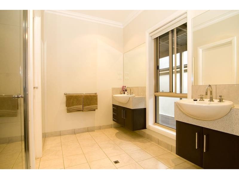 7 Floreate Drive, Junortoun VIC 3551