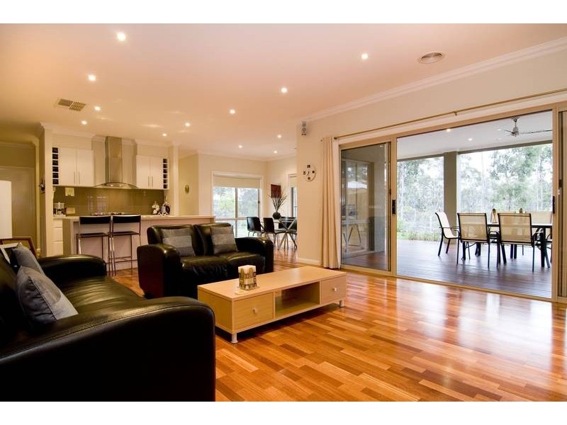 7 Floreate Drive, Junortoun VIC 3551