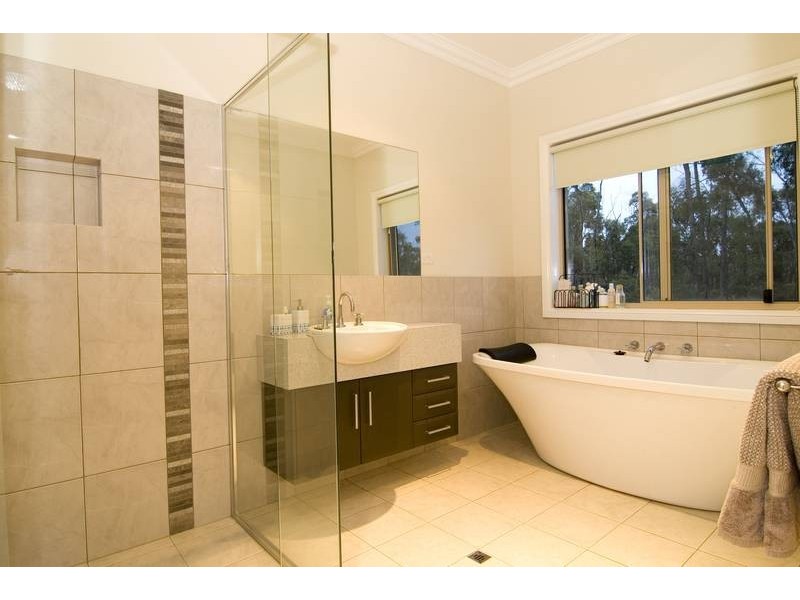 7 Floreate Drive, Junortoun VIC 3551