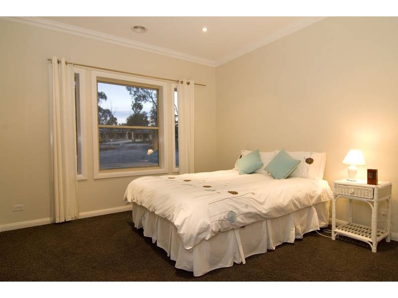 7 Floreate Drive, Junortoun VIC 3551