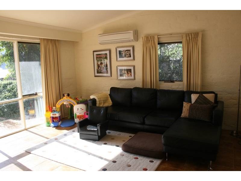 9 Oxford Terrace, Strathdale VIC 3550