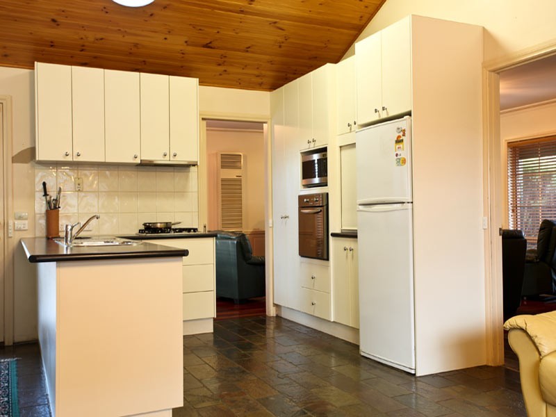 16 Sherwood Drive, Flora Hill VIC 3550