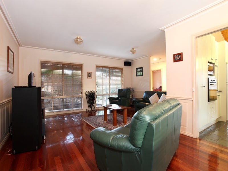 16 Sherwood Drive, Flora Hill VIC 3550