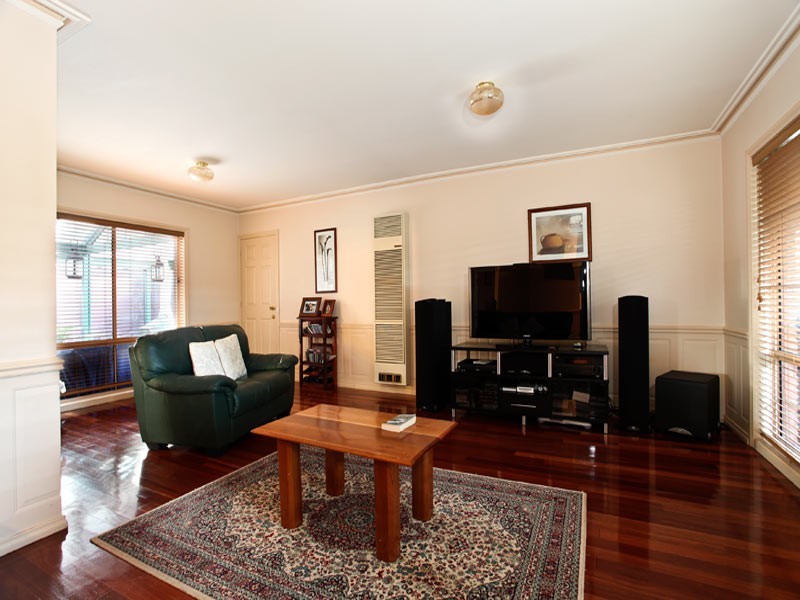 16 Sherwood Drive, Flora Hill VIC 3550