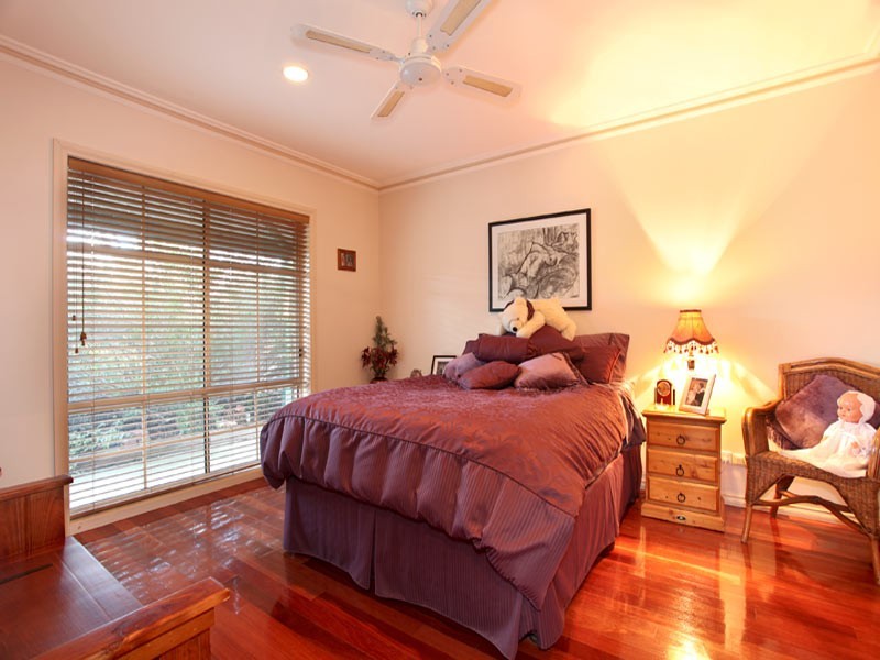 16 Sherwood Drive, Flora Hill VIC 3550