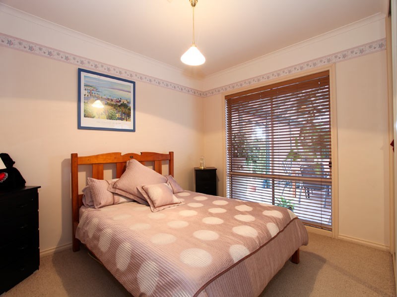 16 Sherwood Drive, Flora Hill VIC 3550