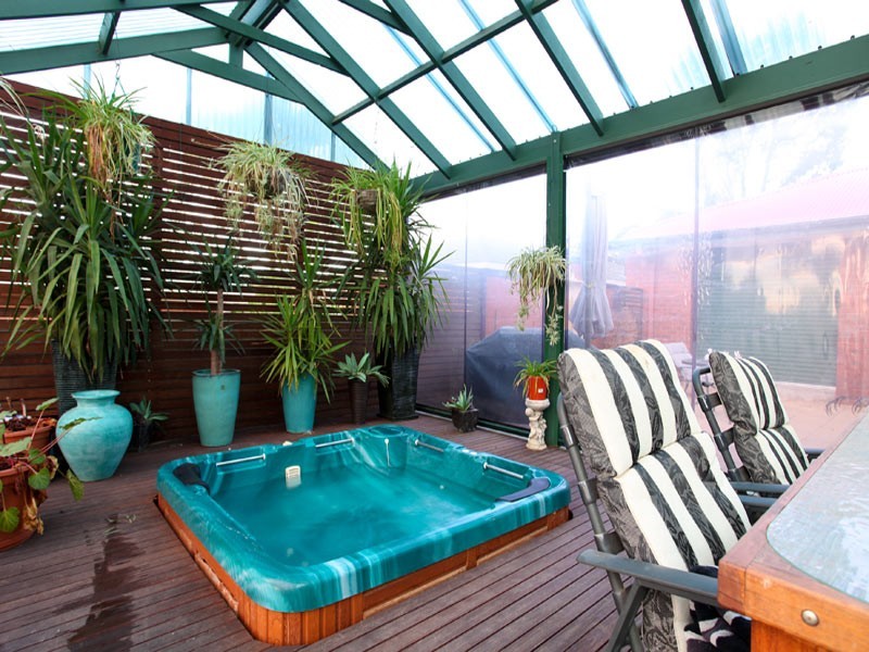 16 Sherwood Drive, Flora Hill VIC 3550