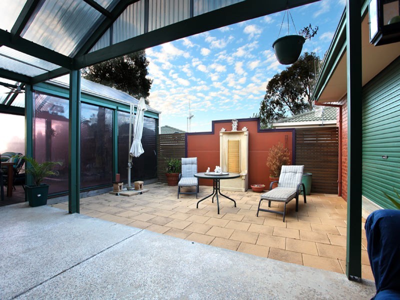 16 Sherwood Drive, Flora Hill VIC 3550