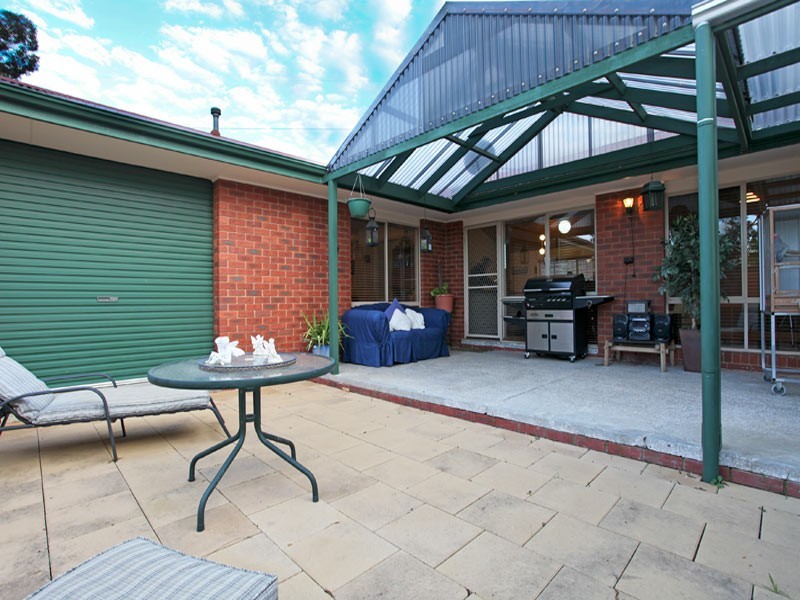 16 Sherwood Drive, Flora Hill VIC 3550