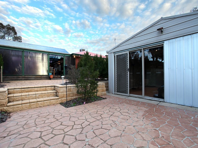 16 Sherwood Drive, Flora Hill VIC 3550