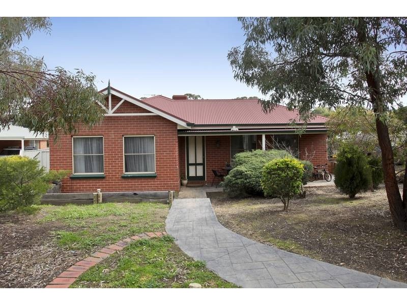 8 Diamond Court, Kangaroo Flat VIC 3555