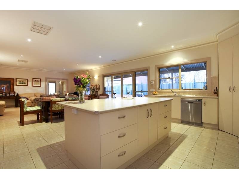 27 DeGille Street, North Bendigo VIC 3550