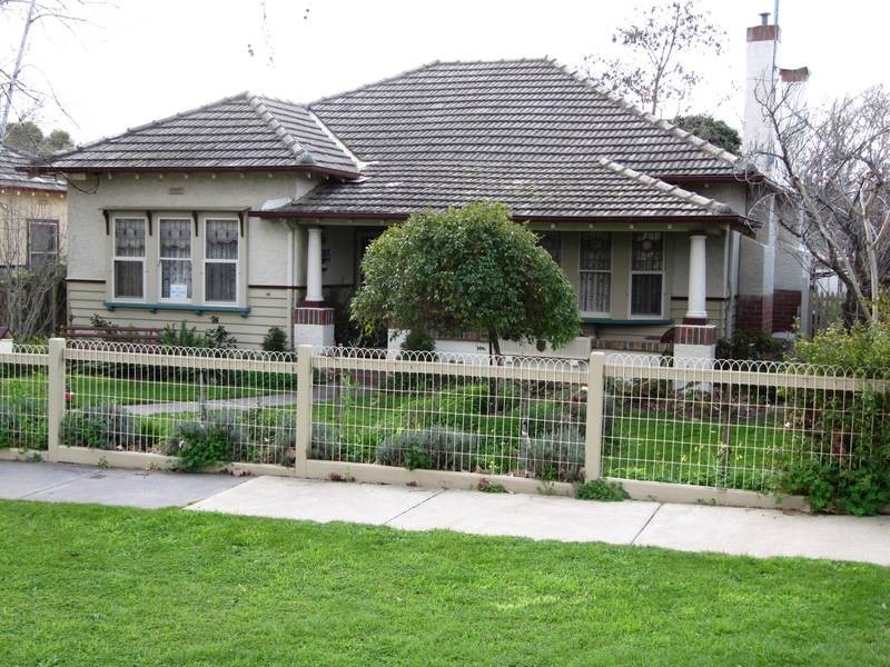 14 Hallam Street, Quarry Hill VIC 3550