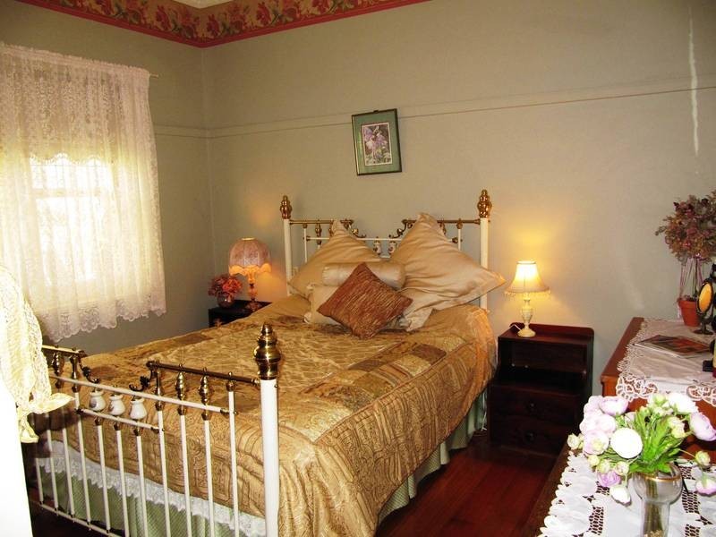 14 Hallam Street, Quarry Hill VIC 3550