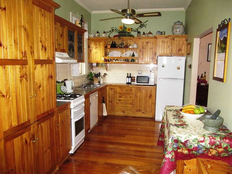 14 Hallam Street, Quarry Hill VIC 3550