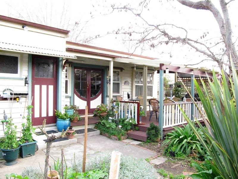 14 Hallam Street, Quarry Hill VIC 3550