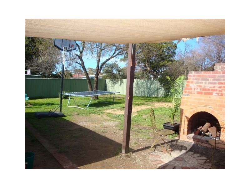 11 Dean Street, Kangaroo Flat VIC 3555