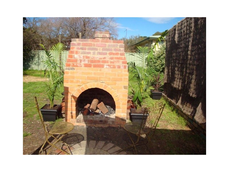 11 Dean Street, Kangaroo Flat VIC 3555