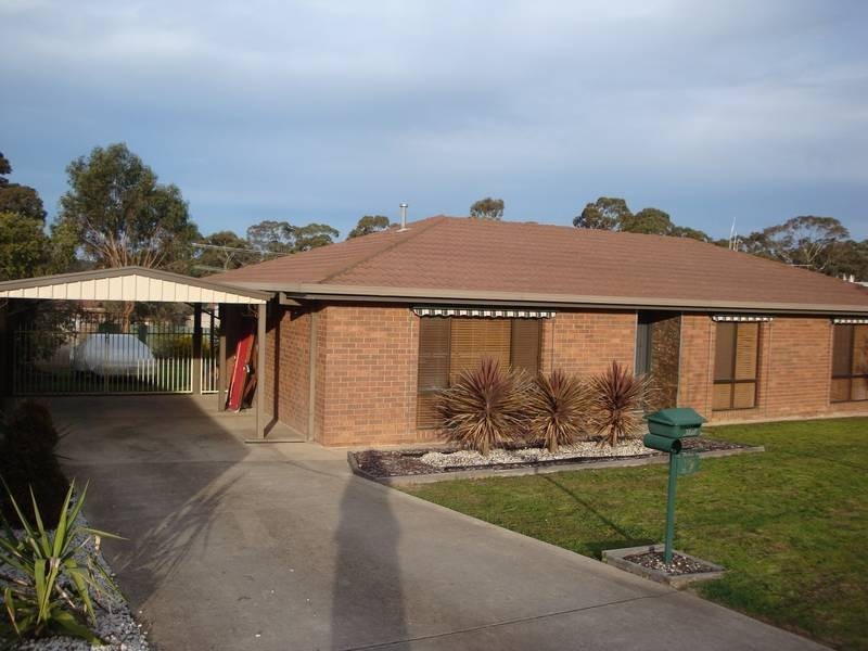 19 William Drive, Kangaroo Flat VIC 3555