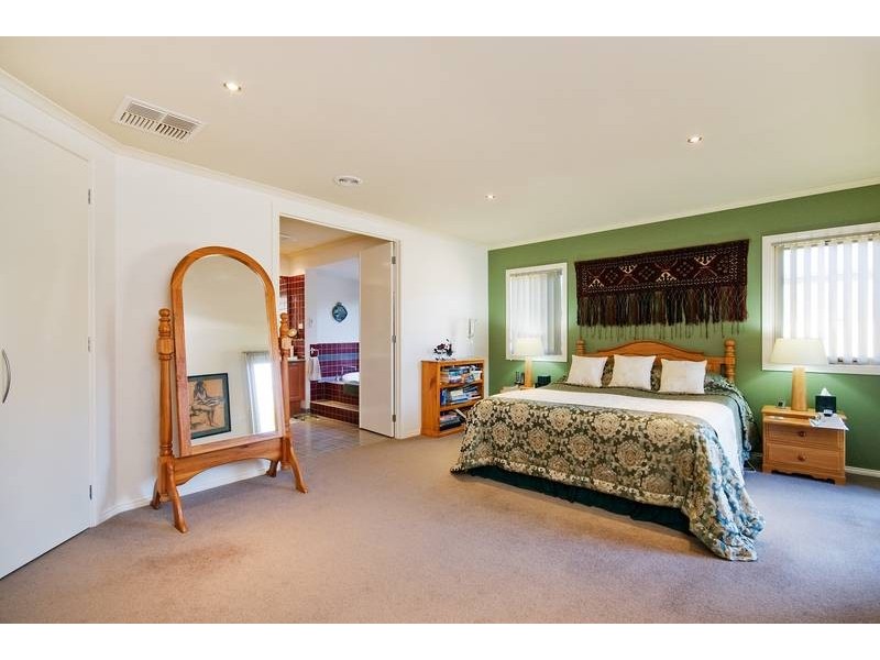 3 Bridle Court, Maiden Gully VIC 3551