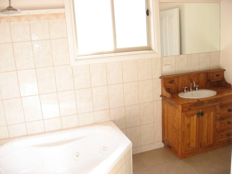 14 Russell Street, Quarry Hill VIC 3550