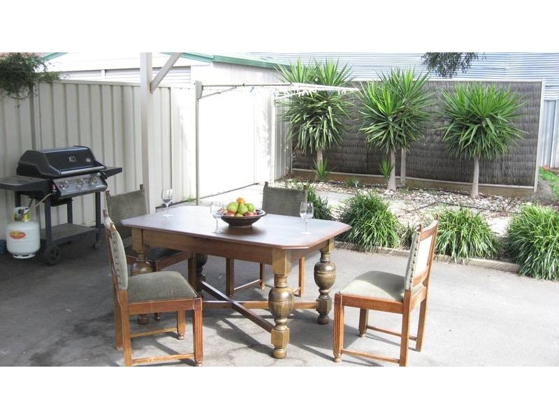 14 Russell Street, Quarry Hill VIC 3550
