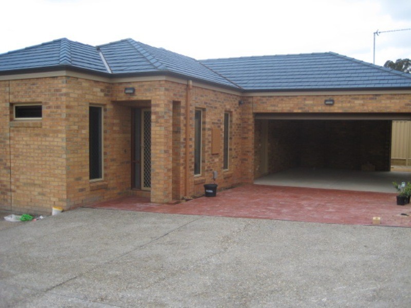 8/6 Friswell Avenue, Flora Hill VIC 3550