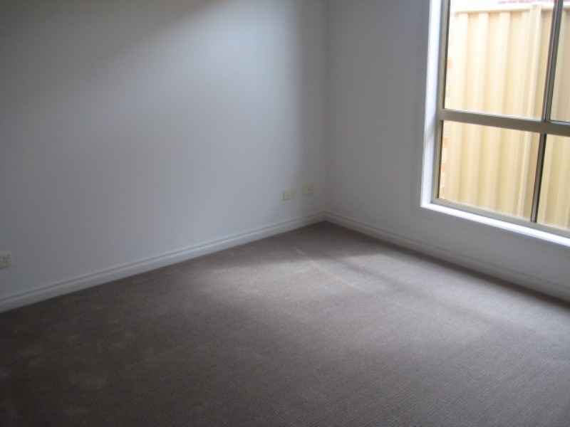 8/6 Friswell Avenue, Flora Hill VIC 3550