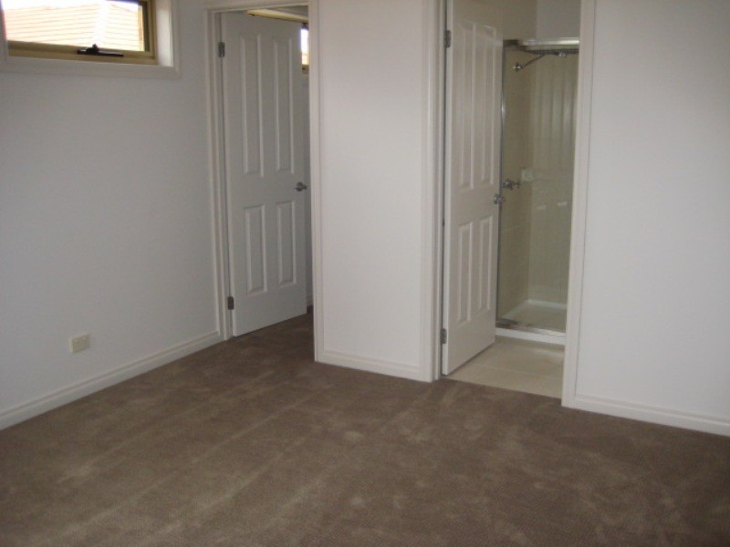 8/6 Friswell Avenue, Flora Hill VIC 3550