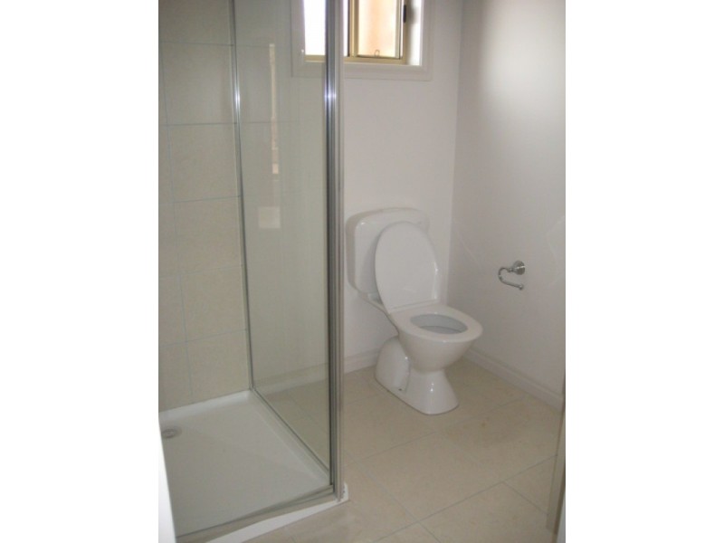 8/6 Friswell Avenue, Flora Hill VIC 3550