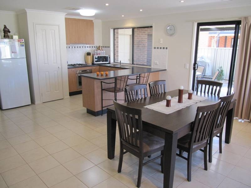 10 Blackwattle Avenue, Epsom VIC 3551