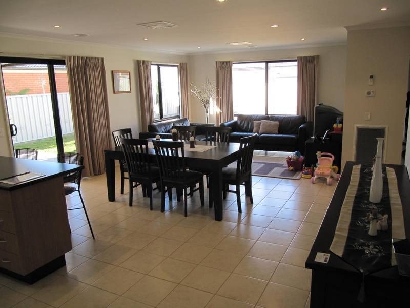 10 Blackwattle Avenue, Epsom VIC 3551