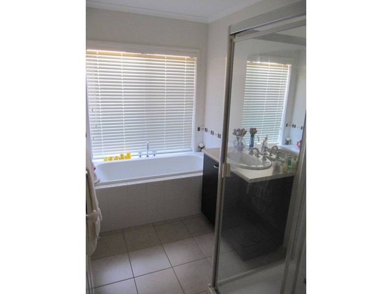 10 Blackwattle Avenue, Epsom VIC 3551