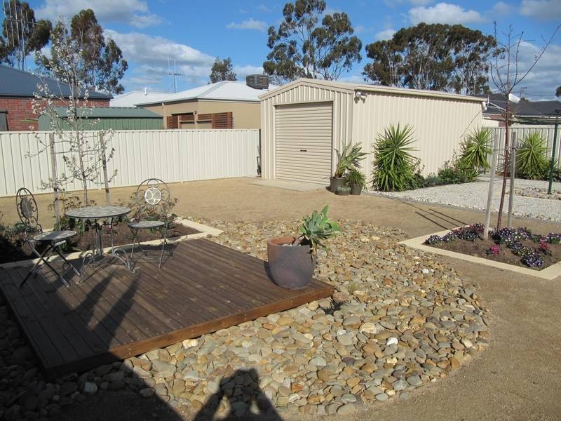 10 Blackwattle Avenue, Epsom VIC 3551