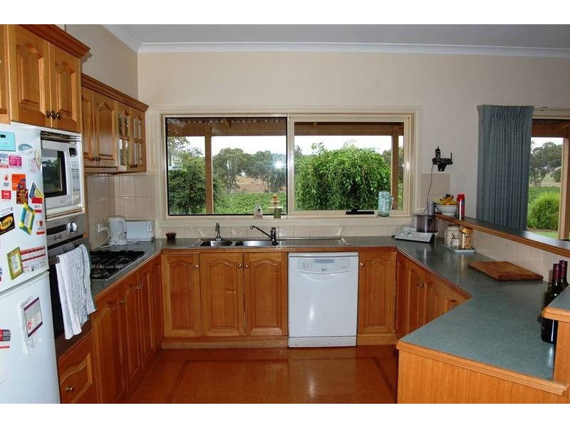 83 Cahills Rd, Mandurang VIC 3551