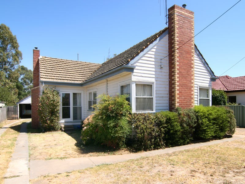 30 Carpenter Street, Kangaroo Flat VIC 3555