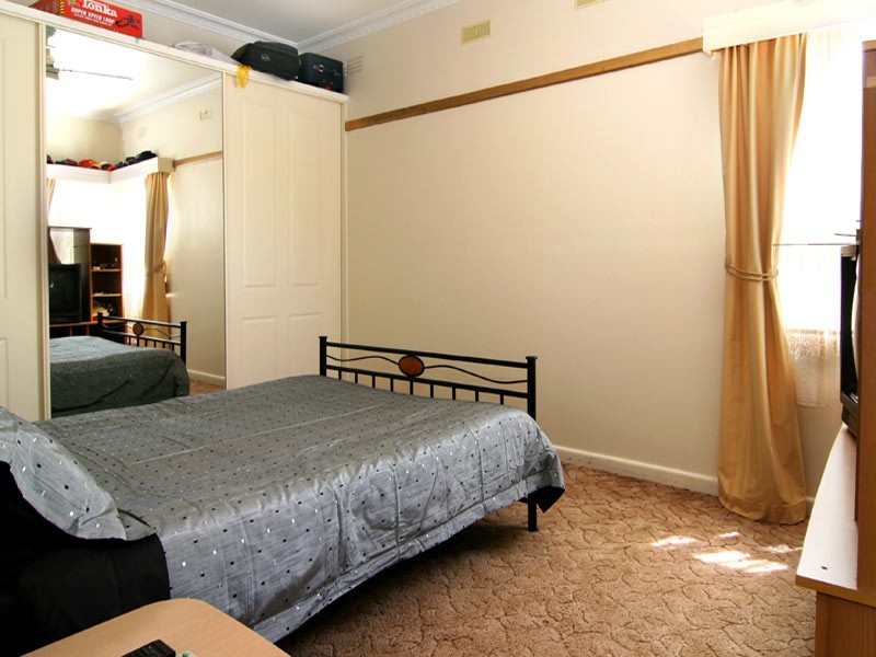 30 Carpenter Street, Kangaroo Flat VIC 3555