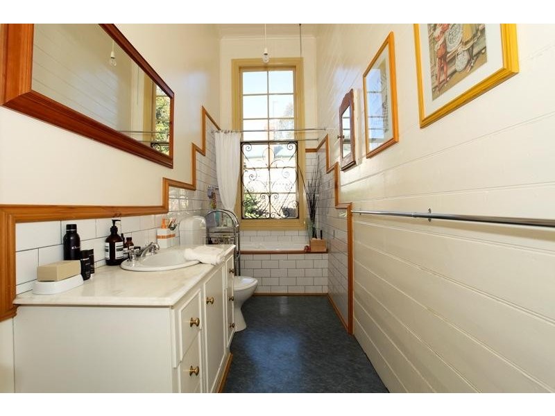 122 Eaglehawk Road, Bendigo VIC 3550